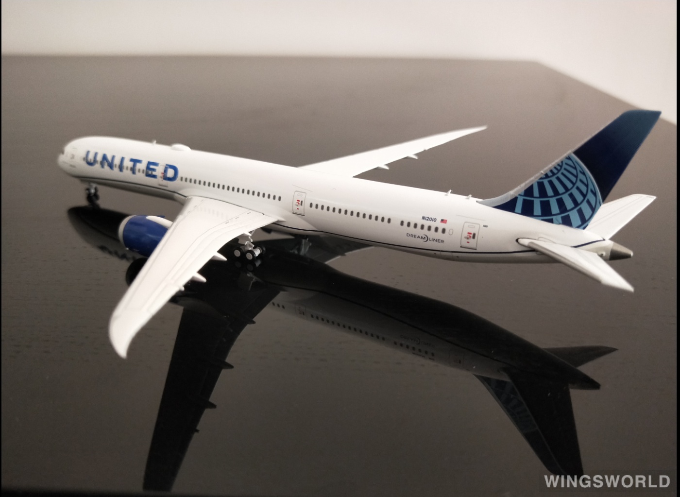 Geminijets 1:400 GJUAL1808 United Airlines 美国联合航空 Boeing 787-10 N12010