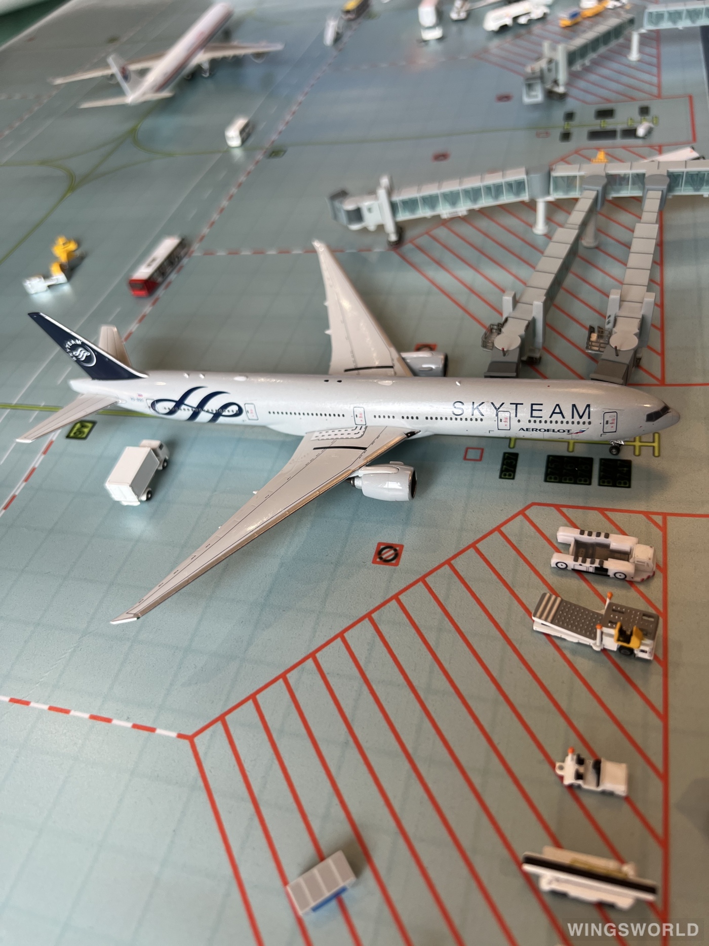 Phoenix 1:400 PH10967 Aeroflot 俄罗斯航空 Boeing 777-300ER VQ-BQG