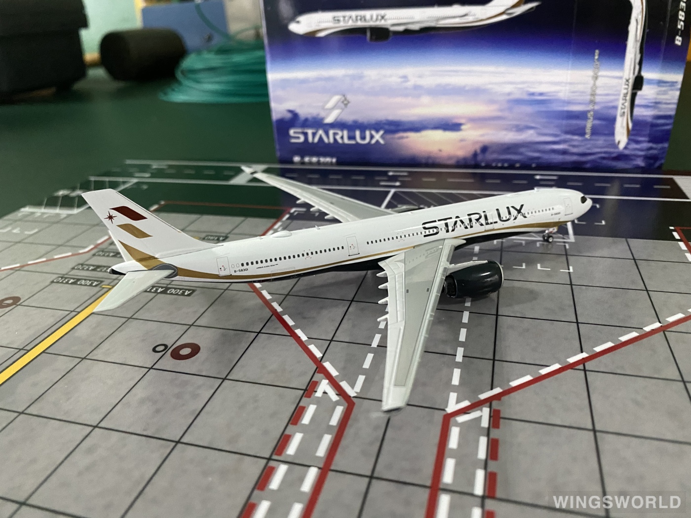 Phoenix 1:400 PH04427 Starlux Airlines 星宇航空  Airbus A330-900neo B-58301
