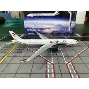 Starlux Airlines 星宇航空  Airbus A330-900neo B-58301  PH04427 Phoenix 1:400