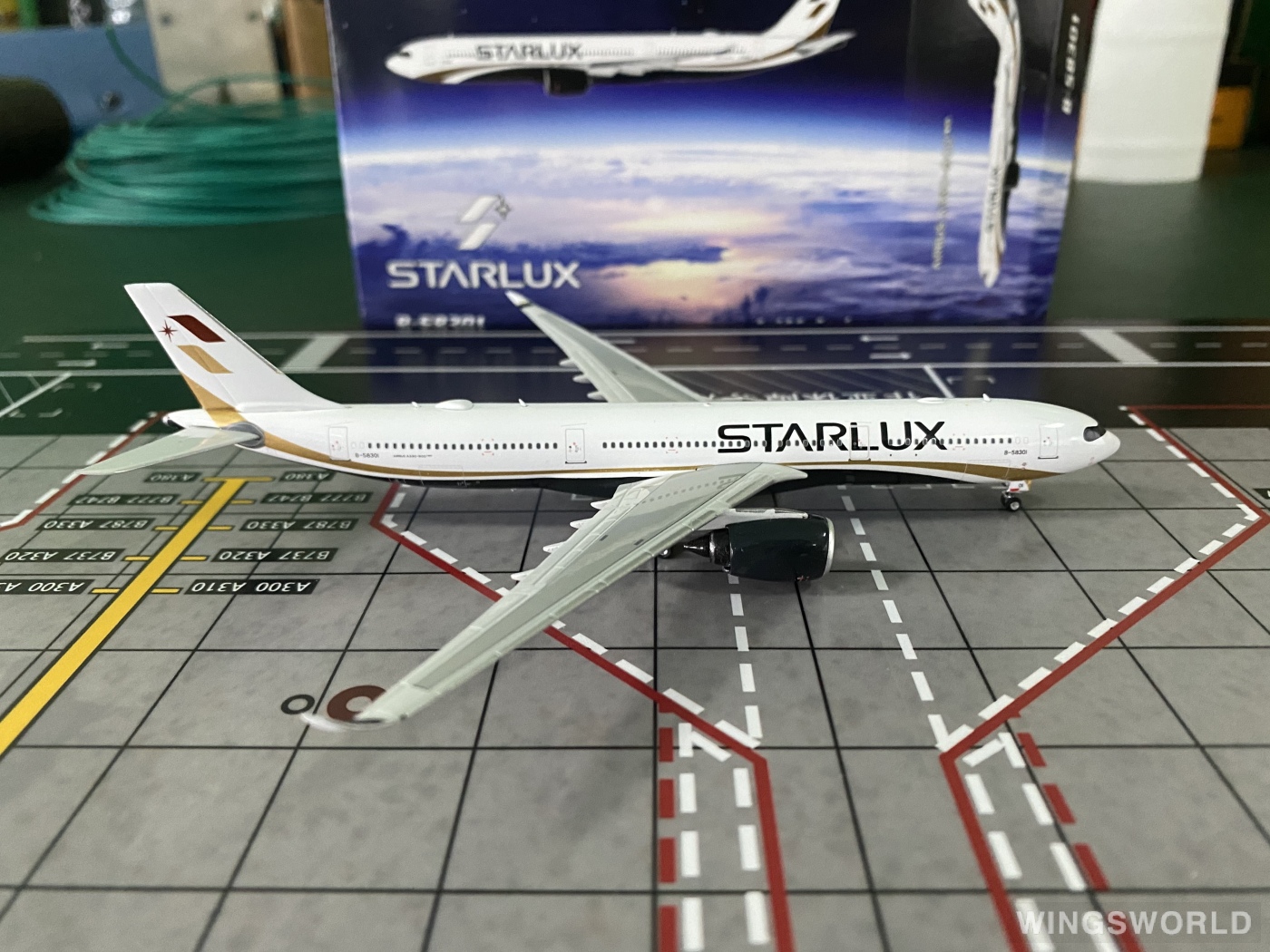 Phoenix 1:400 PH04427 Starlux Airlines 星宇航空  Airbus A330-900neo B-58301