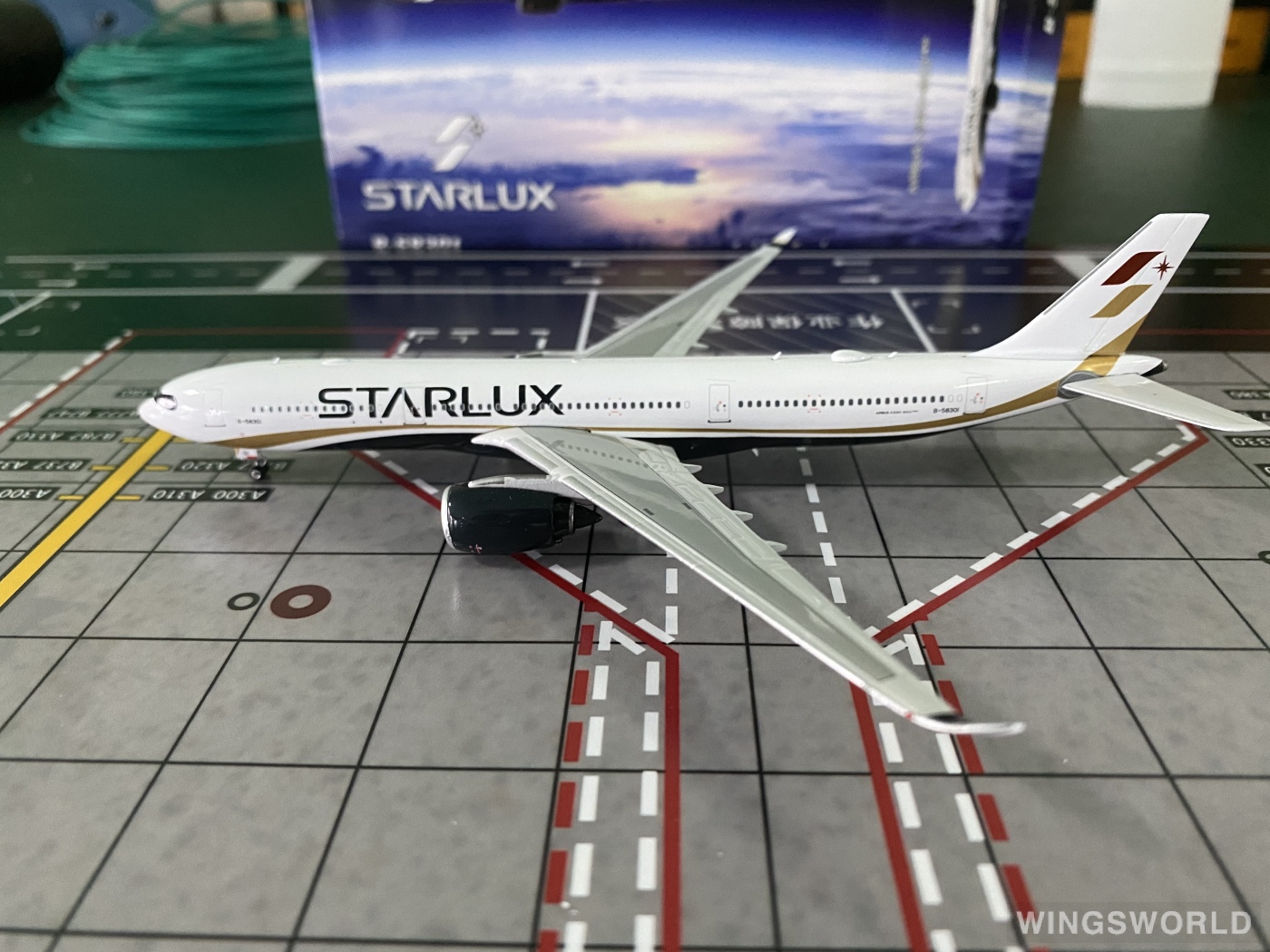 Phoenix 1:400 PH04427 Starlux Airlines 星宇航空  Airbus A330-900neo B-58301