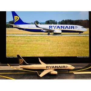 Ryanair 瑞安航空 Boeing 737-800 EI-EVI  PH10981 Phoenix 1:400