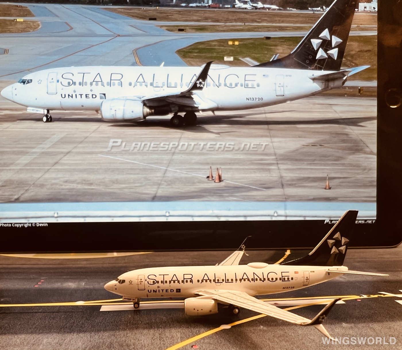 NGmodels 1:400 NG77005 United Airlines 美国联合航空 Boeing 737-700 N13720