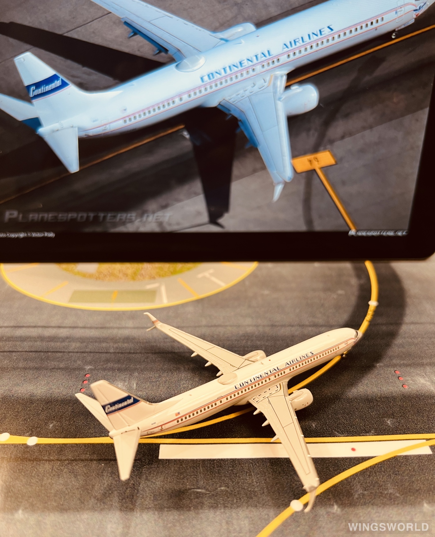 NGmodels 1:400 NG79010 United Airlines 美国联合航空 Boeing 737-900ER N75435