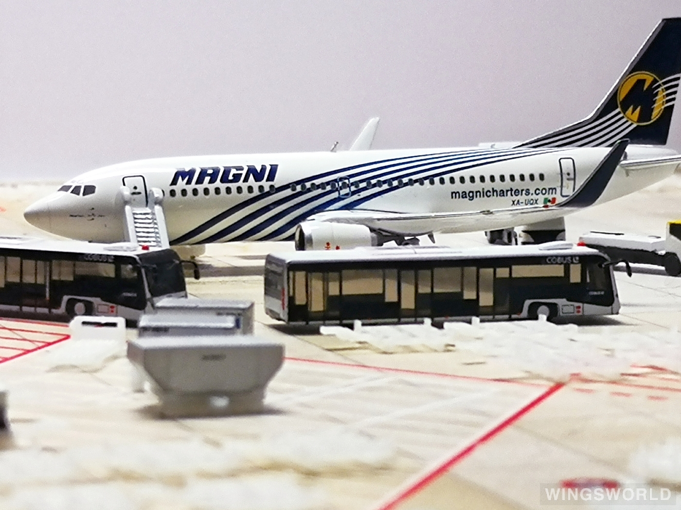 Geminijets 1:400 GJGMT1429 Magnicharters Boeing 737-300 XA-UQX