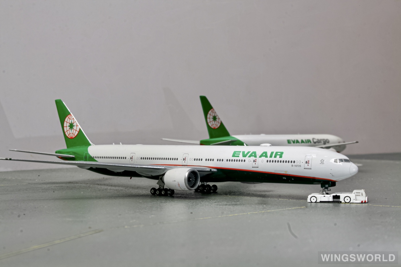 Phoenix 1:400 PH11209 EVA Air 长荣航空 Boeing 777-300ER B-16725