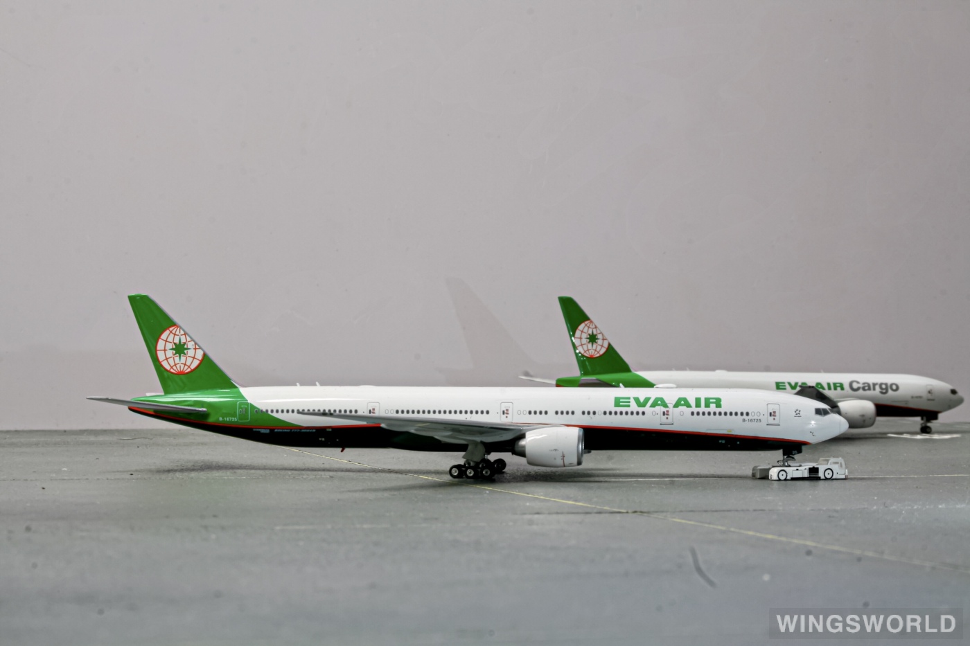 Phoenix 1:400 PH11209 EVA Air 长荣航空 Boeing 777-300ER B-16725