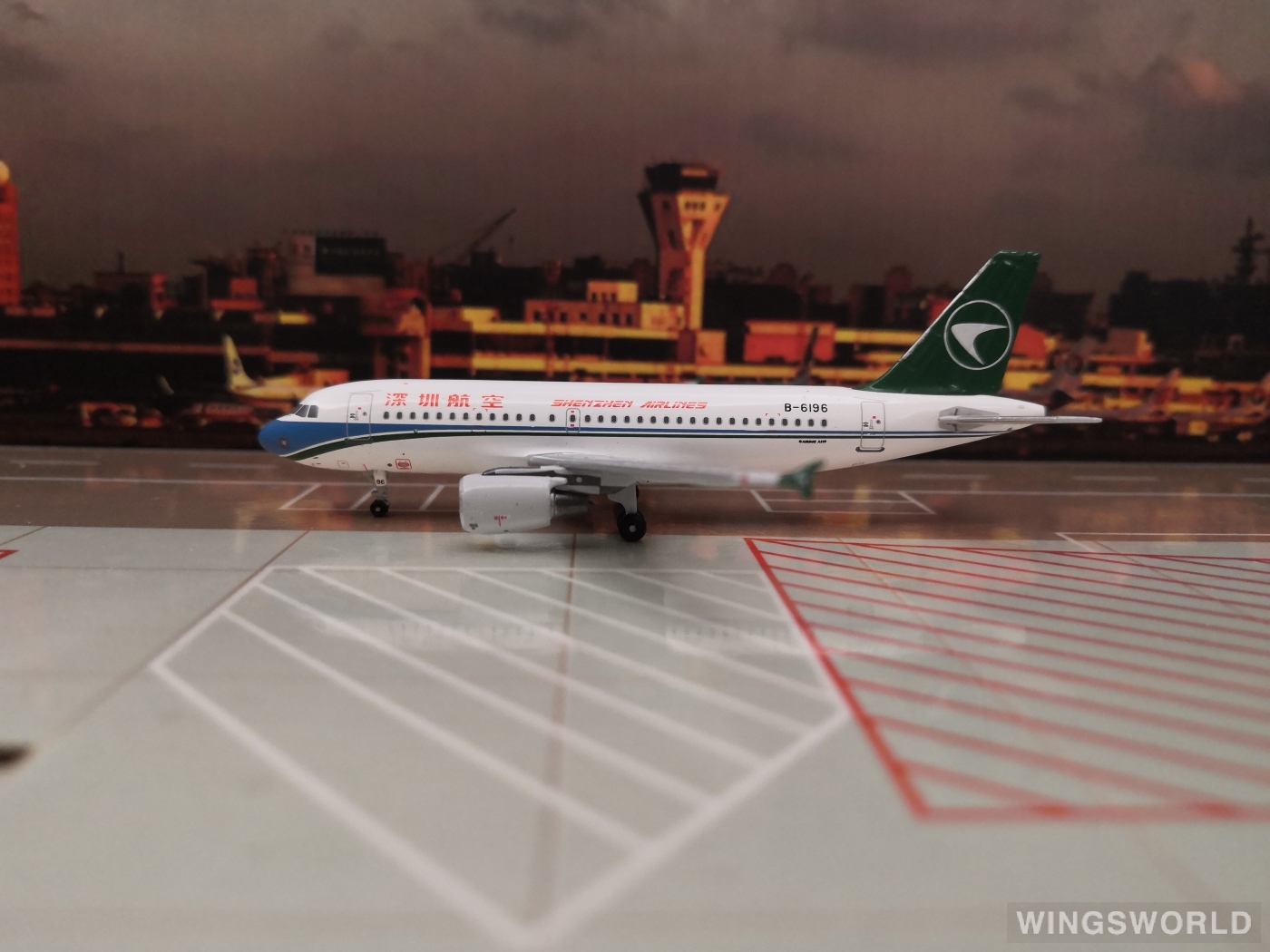 Pandamodel 1:400 PM4B6196 Shenzhen Airlines 深圳航空 Airbus A319 B-6196