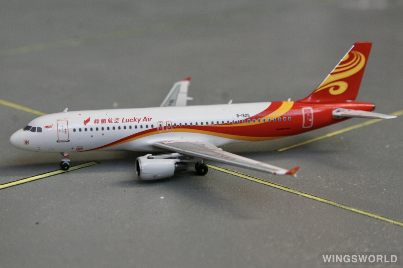 Pandamodel 1:400 PMB1825 Lucky Air 祥鹏航空 Airbus A320 B-1825