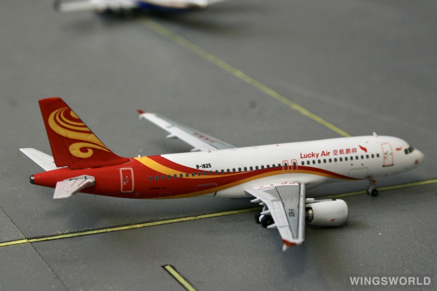 Pandamodel 1:400 PMB1825 Lucky Air 祥鹏航空 Airbus A320 B-1825