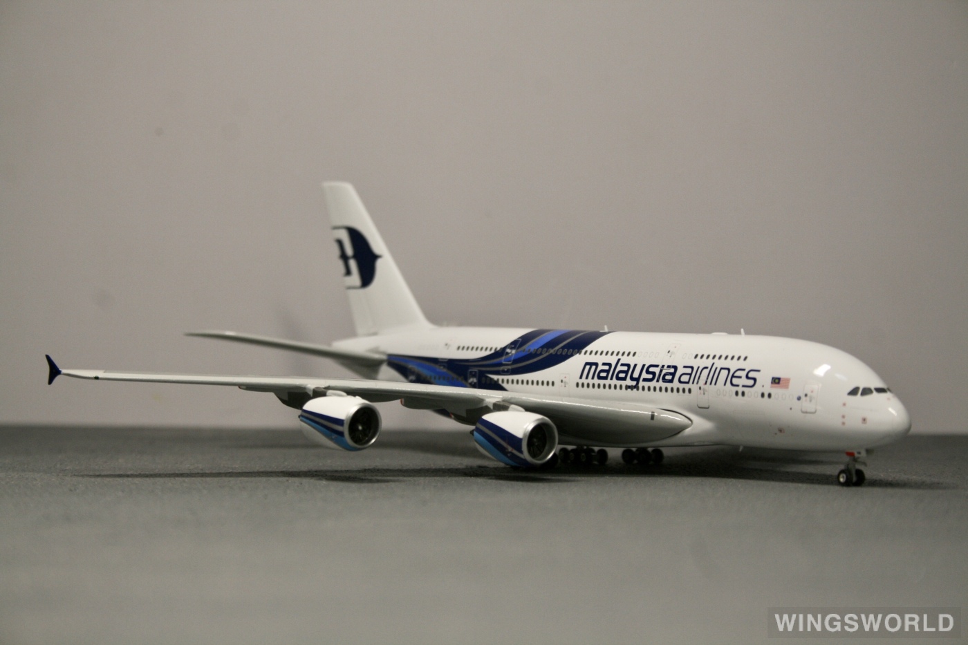 Phoenix 1:400 PH04341 Malaysia Airlines 马来西亚航空 Airbus A380-800 9M-MNB