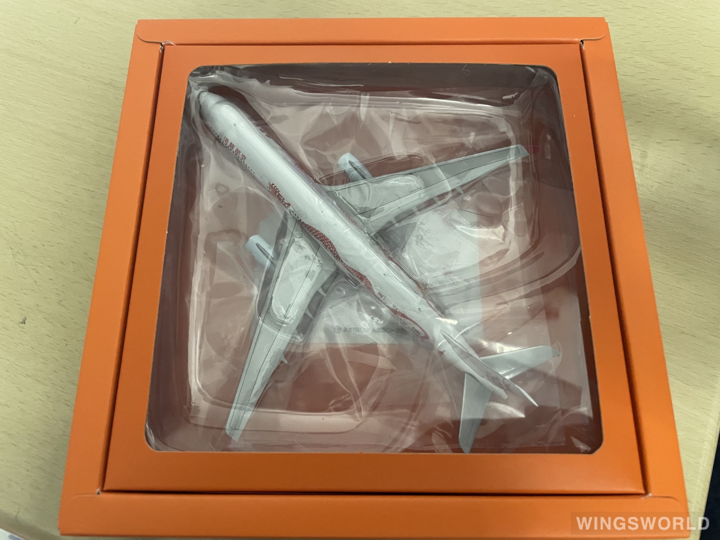 JC Wings 1:400 EW4333008 Dragonair 港龙航空 Airbus A330-300 B-HWG