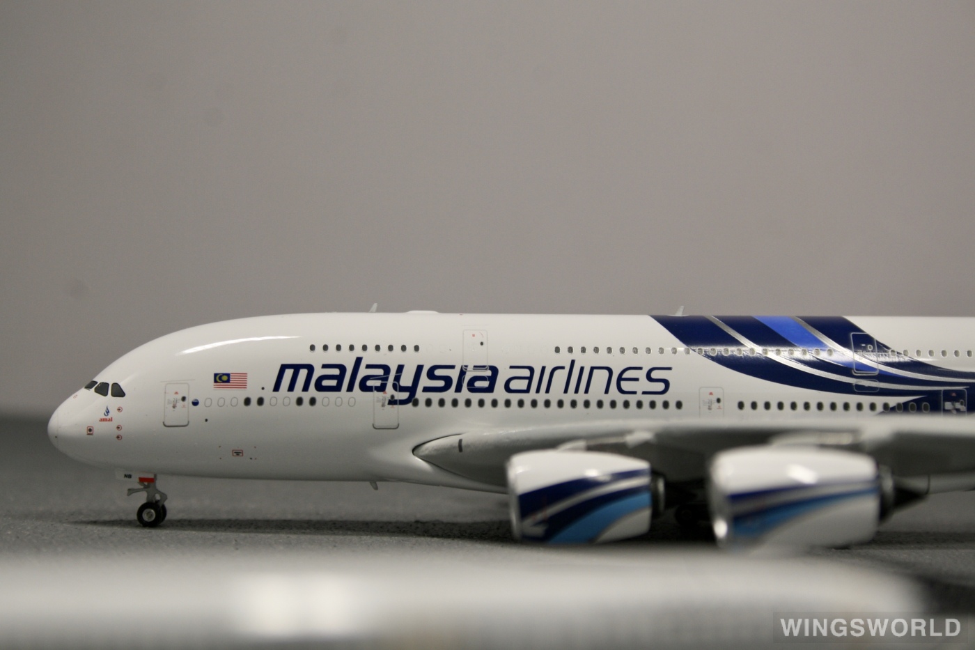 Phoenix 1:400 PH04341 Malaysia Airlines 马来西亚航空 Airbus A380-800 9M-MNB