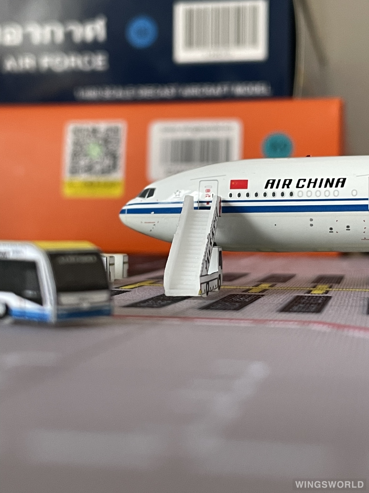 Aviation400 1:400 AV4121 Air China 中国国际航空 Boeing 777-300ER B-2043