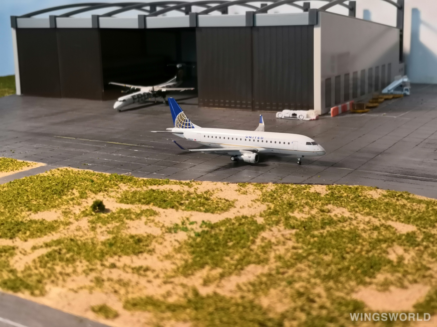 Geminijets 1:400 GJUAL1728 United Express 美联航快运 Embraer ERJ-175 N163SY