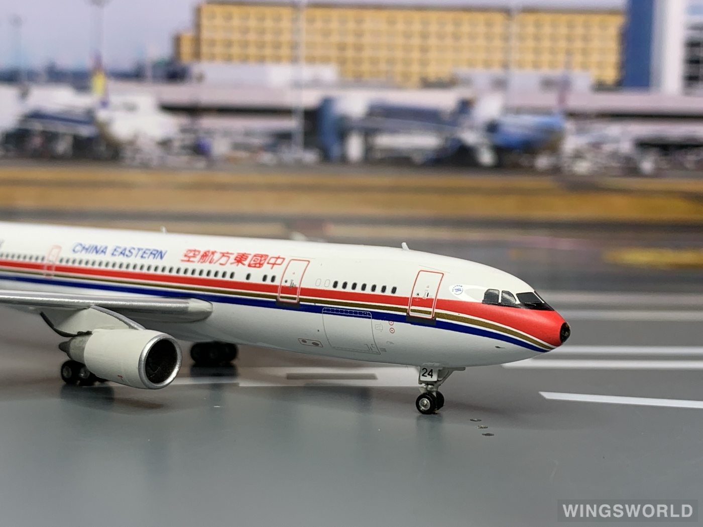 Phoenix 1:400 PH10958 China Eastern 中国东方航空 Airbus A300-600 B-2324