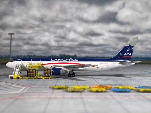 Dragon Models 1:400 Boeing 767-300 LAN Airlines 智利航空55338 CC