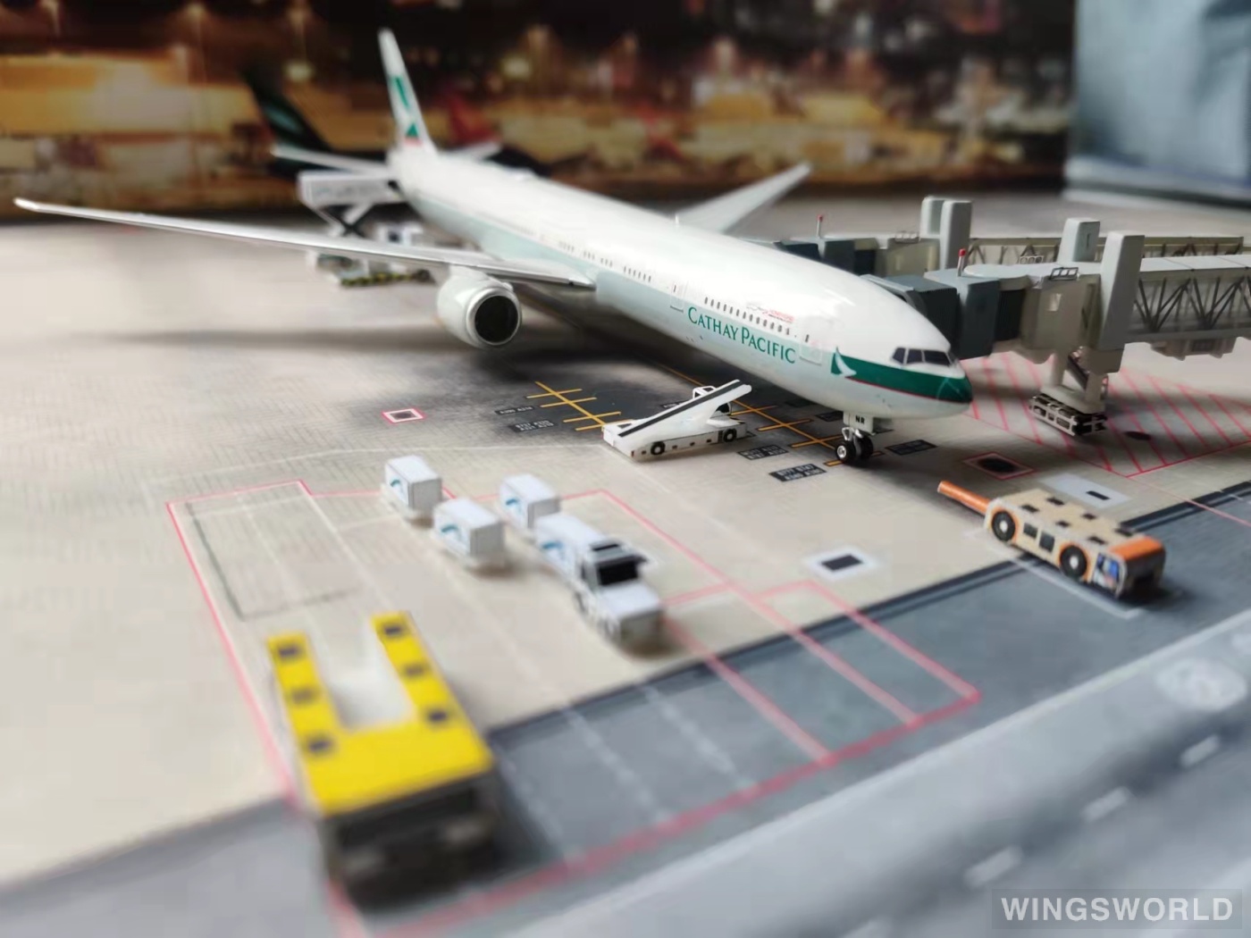 Phoenix 1:400 PH04376 Cathay Pacific 国泰航空 Boeing 777-300ER B-HNR