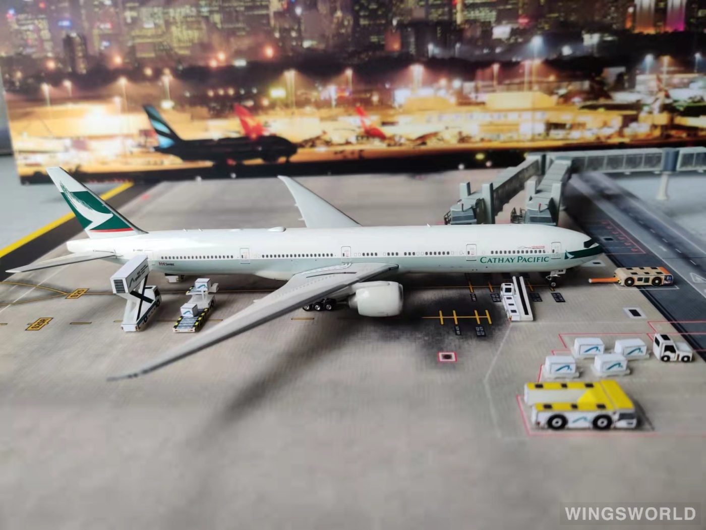 Phoenix 1:400 PH04376 Cathay Pacific 国泰航空 Boeing 777-300ER B-HNR