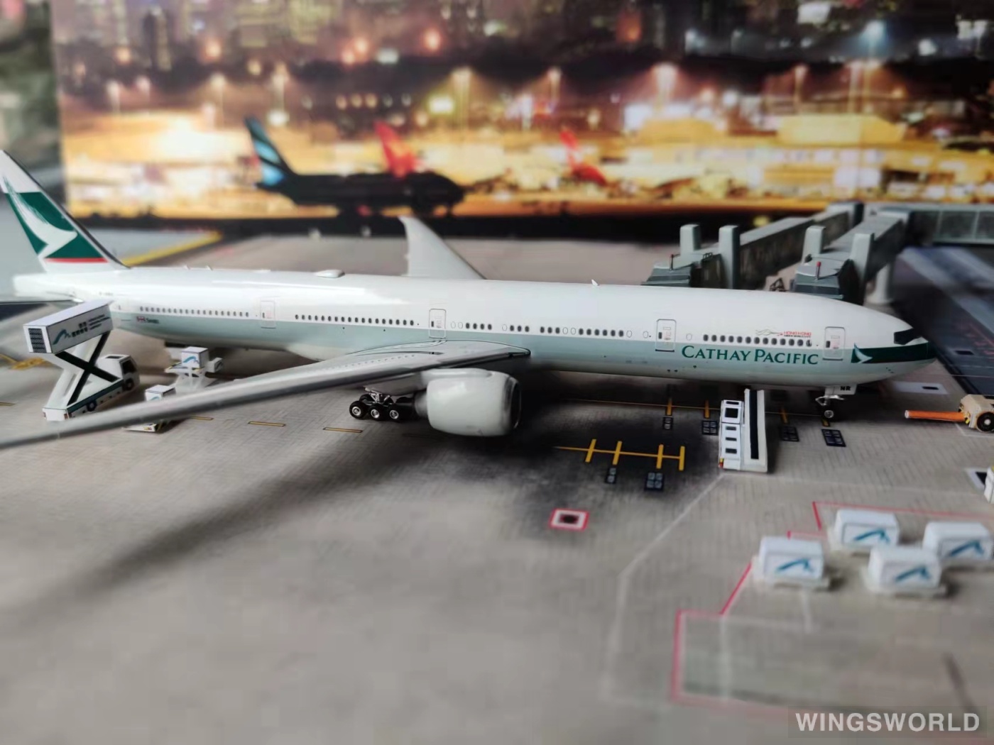 Phoenix 1:400 PH04376 Cathay Pacific 国泰航空 Boeing 777-300ER B-HNR
