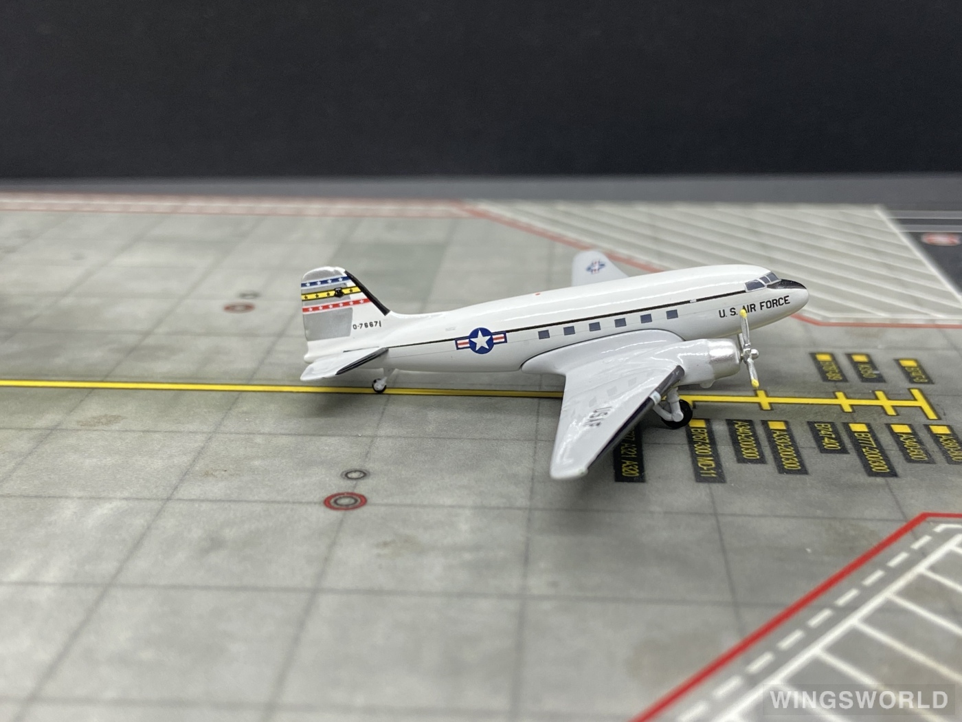 AeroClassics 1:400 ACMC002 USAF 美国空军 Douglas DC-3 0-76671