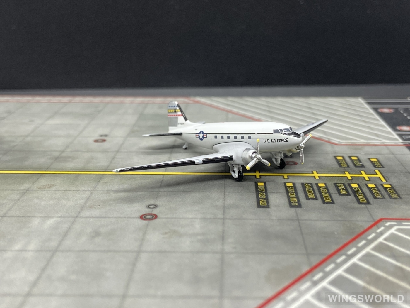 AeroClassics 1:400 ACMC002 USAF 美国空军 Douglas DC-3 0-76671