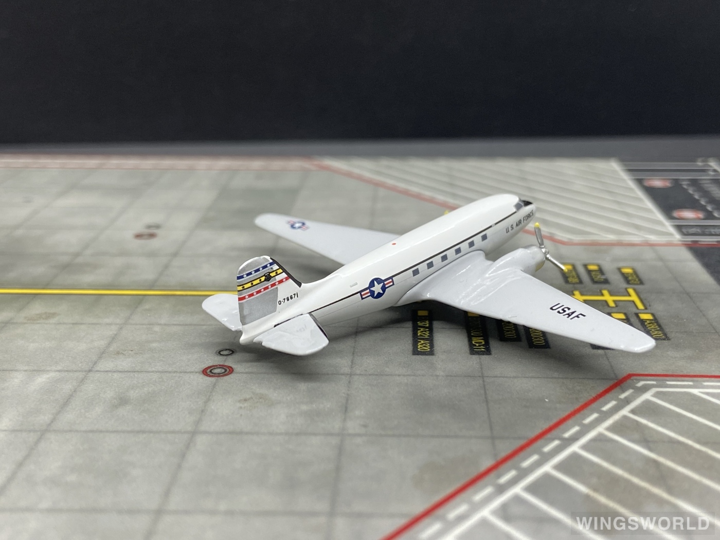 AeroClassics 1:400 ACMC002 USAF 美国空军 Douglas DC-3 0-76671