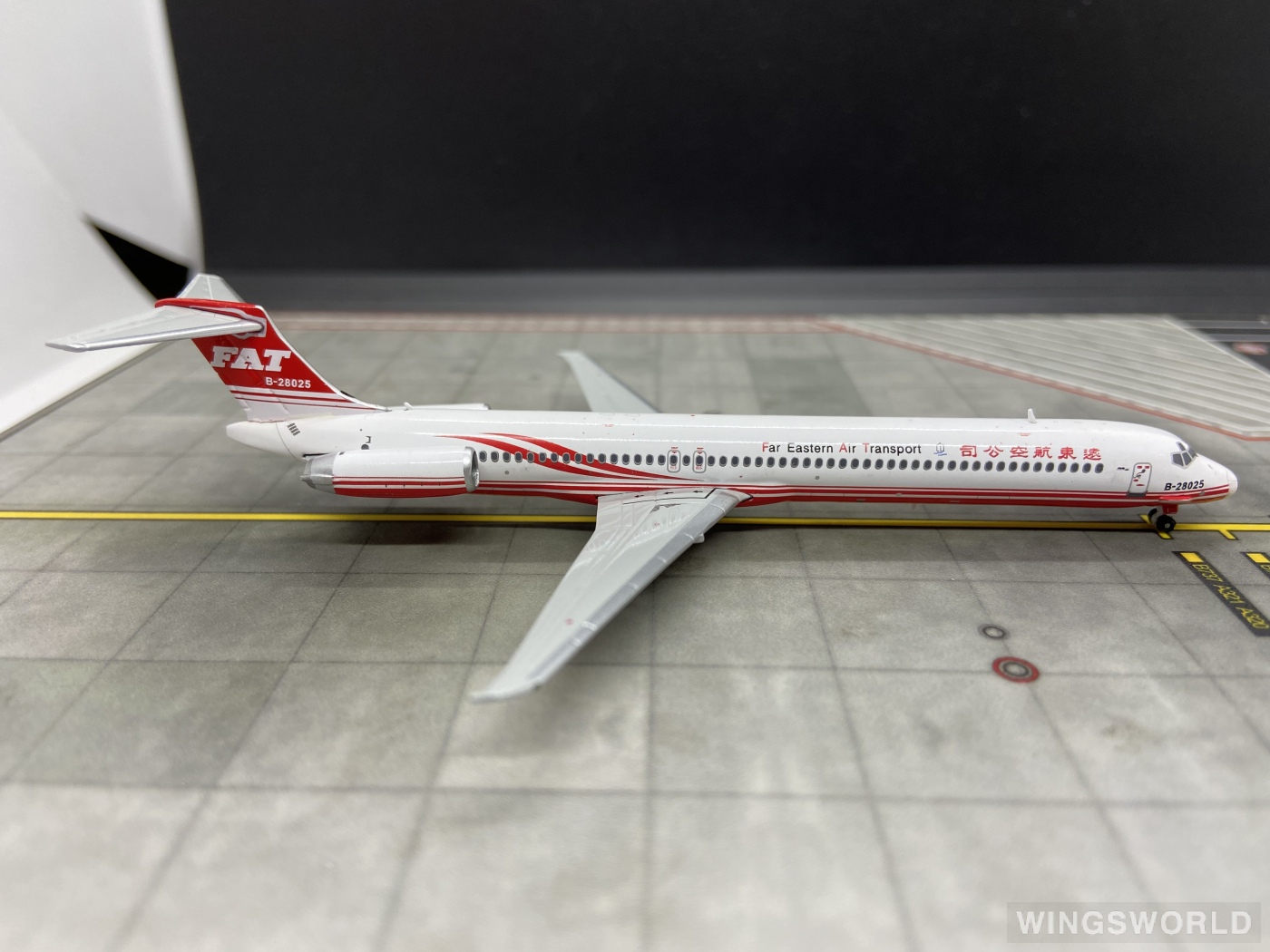 Geminijets 1:400 GJFEA1046 FAT 远东航空 McDonnell Douglas MD-83 B-28025