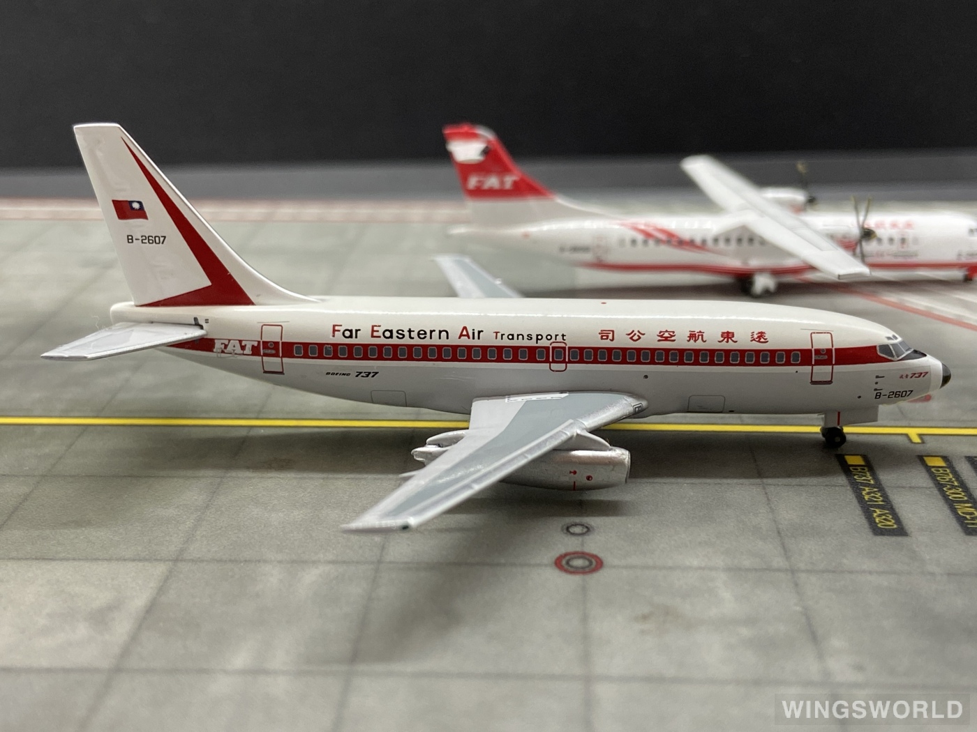 AeroClassics 1:400 ACB2607 FAT 远东航空 Boeing 737-200 B-2607
