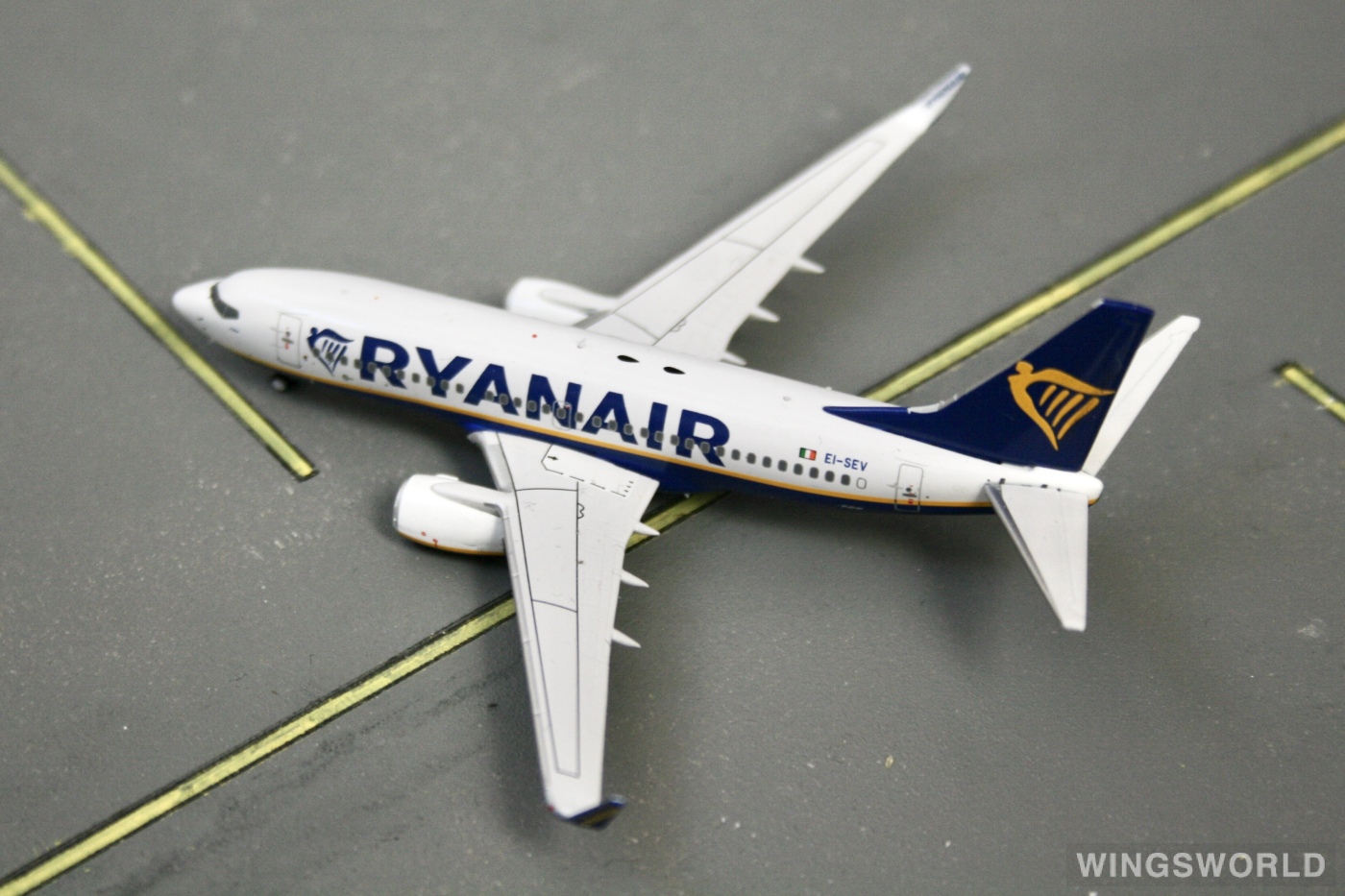 Pandamodel 1:400 202118 Ryanair 瑞安航空 Boeing 737-700 EI-SEV