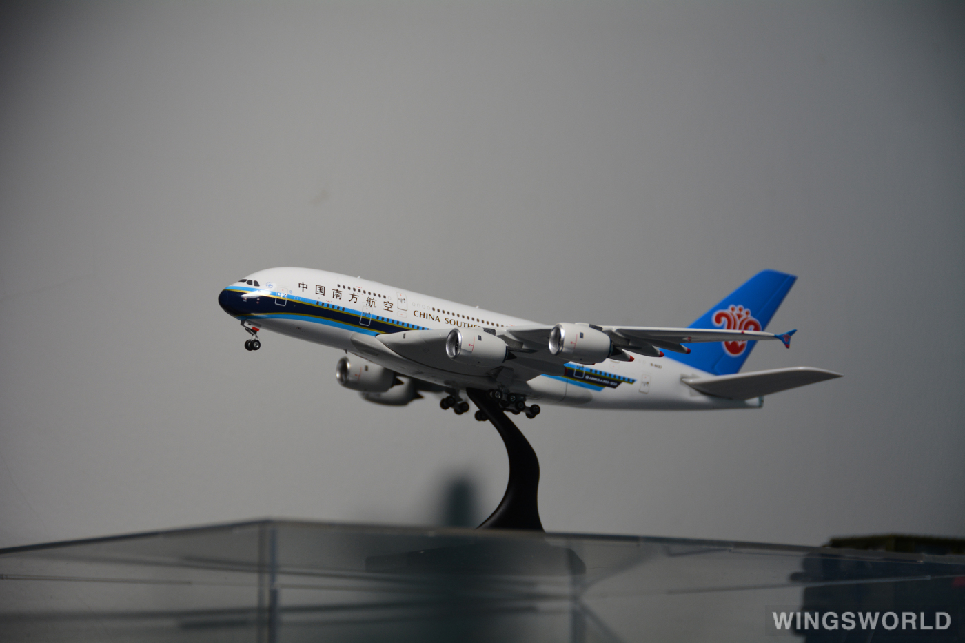 Phoenix 1:400 PH11535 China Southern 中国南方航空 Airbus A380-800 B-6137