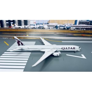 Qatar 卡塔尔航空 Boeing 777-300 A7-BEA 
 PH10888 Phoenix 1:400