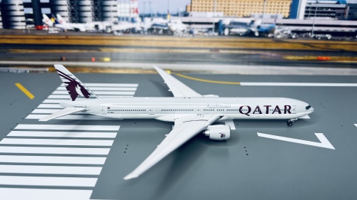 Qatar 卡塔尔航空 Boeing 777-300 A7-BEA 
 PH10888 Phoenix 1:400
