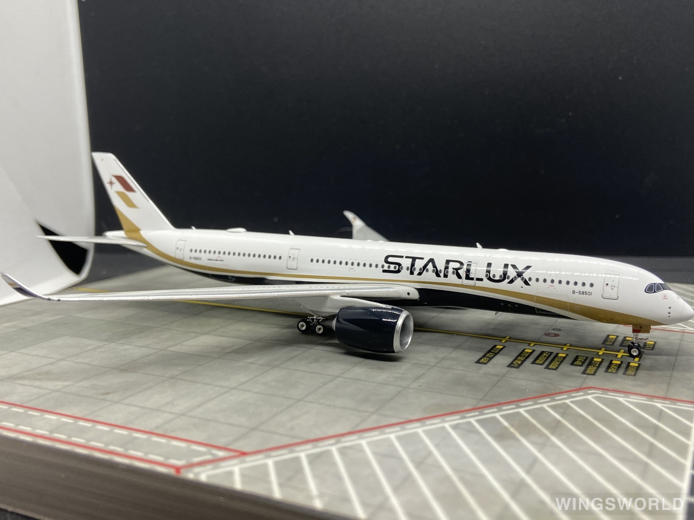 Phoenix 1:400 PH04414 Starlux Airlines 星宇航空  Airbus A350-900 B-58501