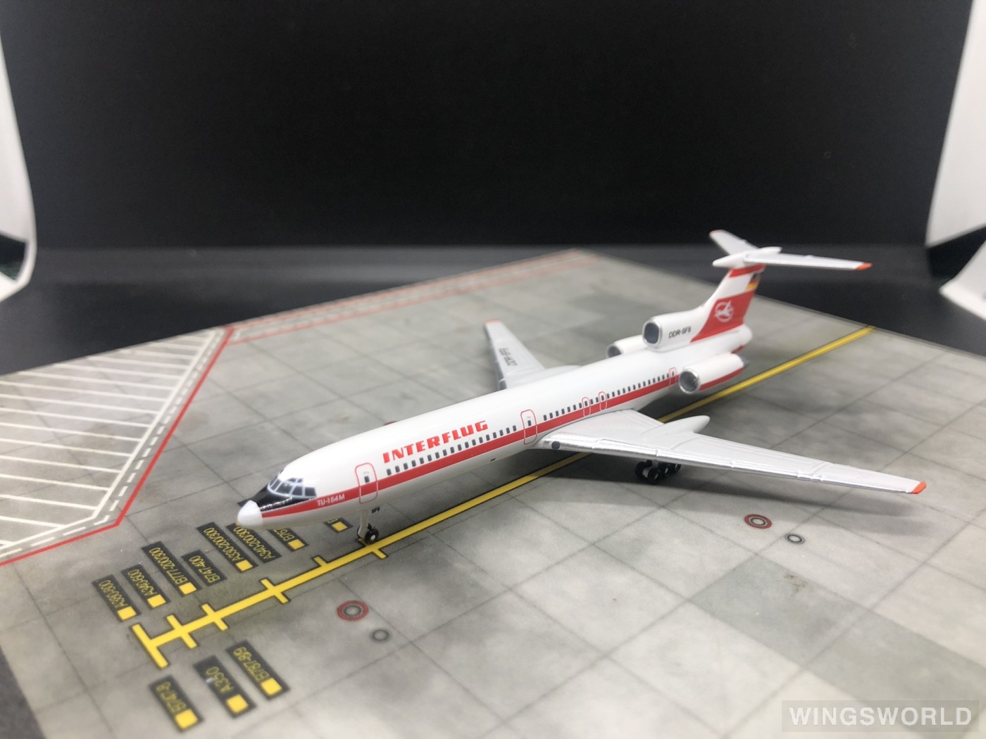 AeroClassics 1:400 AC18055 Interflug 东德航空 Tupolev Tu-154 DDR-SFB