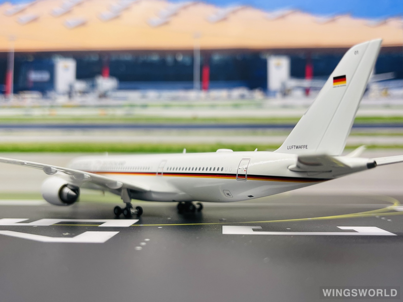 JC Wings 1:400 LH4246 Luftwaffe 德国空军 Airbus A350-900 10+01