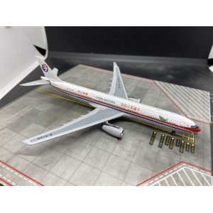 China Eastern 中国东方航空 Airbus A330-300 B-6120 云南公司“绿羽毛”涂装. SKY-054 Skywings 1:400