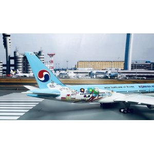 Korean Air 大韩航空 Boeing 777-200 HL7752 1990s colors. 
