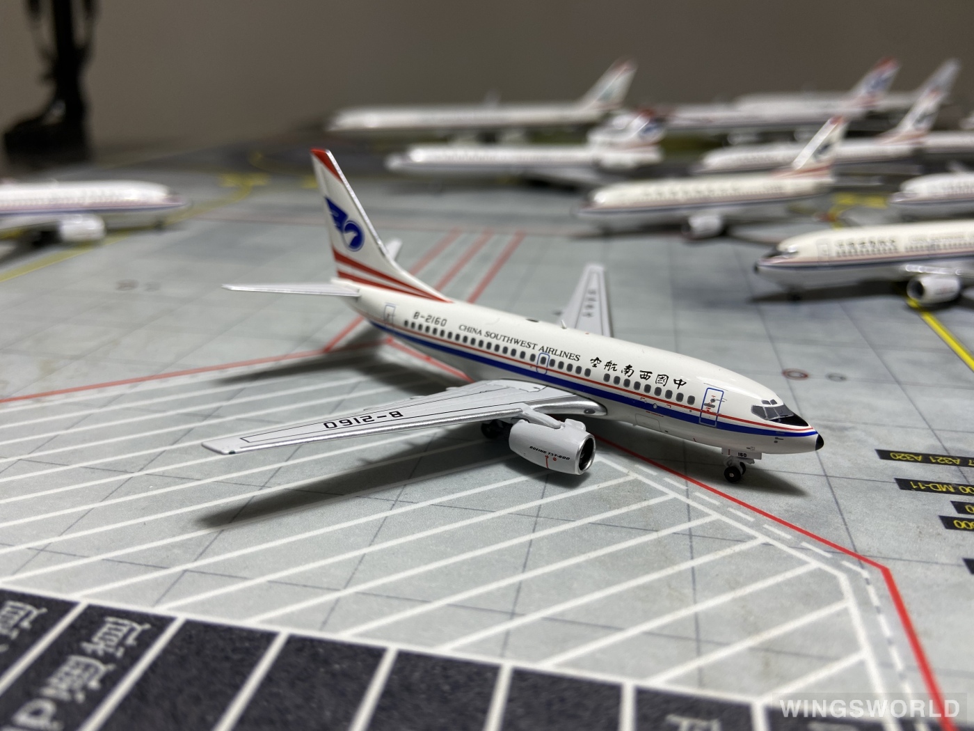 Pandamodel 1:400 PM19003 China Southwest Airlines 中国西南航空 Boeing 737-600 B-2160