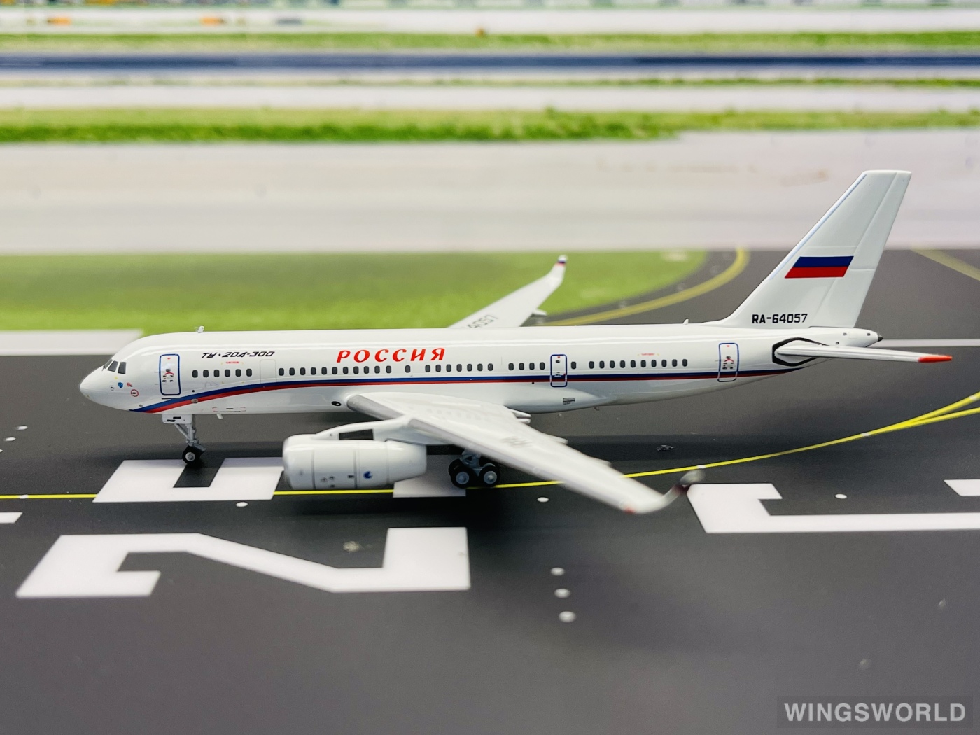 NGmodels 1:400 NG41002 Rossiya Special Flight Detachment Tupolev Tu-204 RA-64057