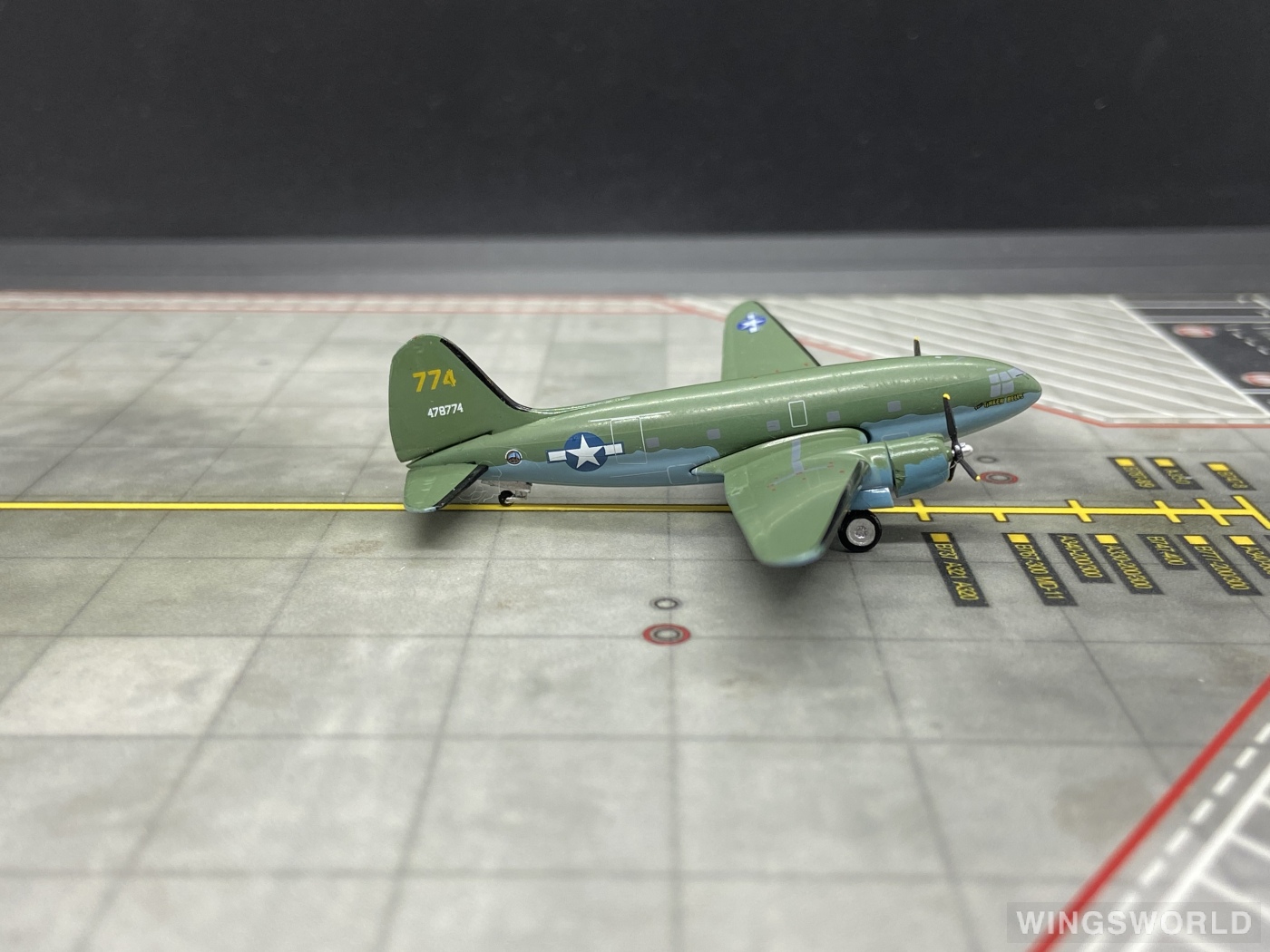 AeroClassics 1:400 AC411009 USAF 美国空军 Curtiss C-46 Commando 478774