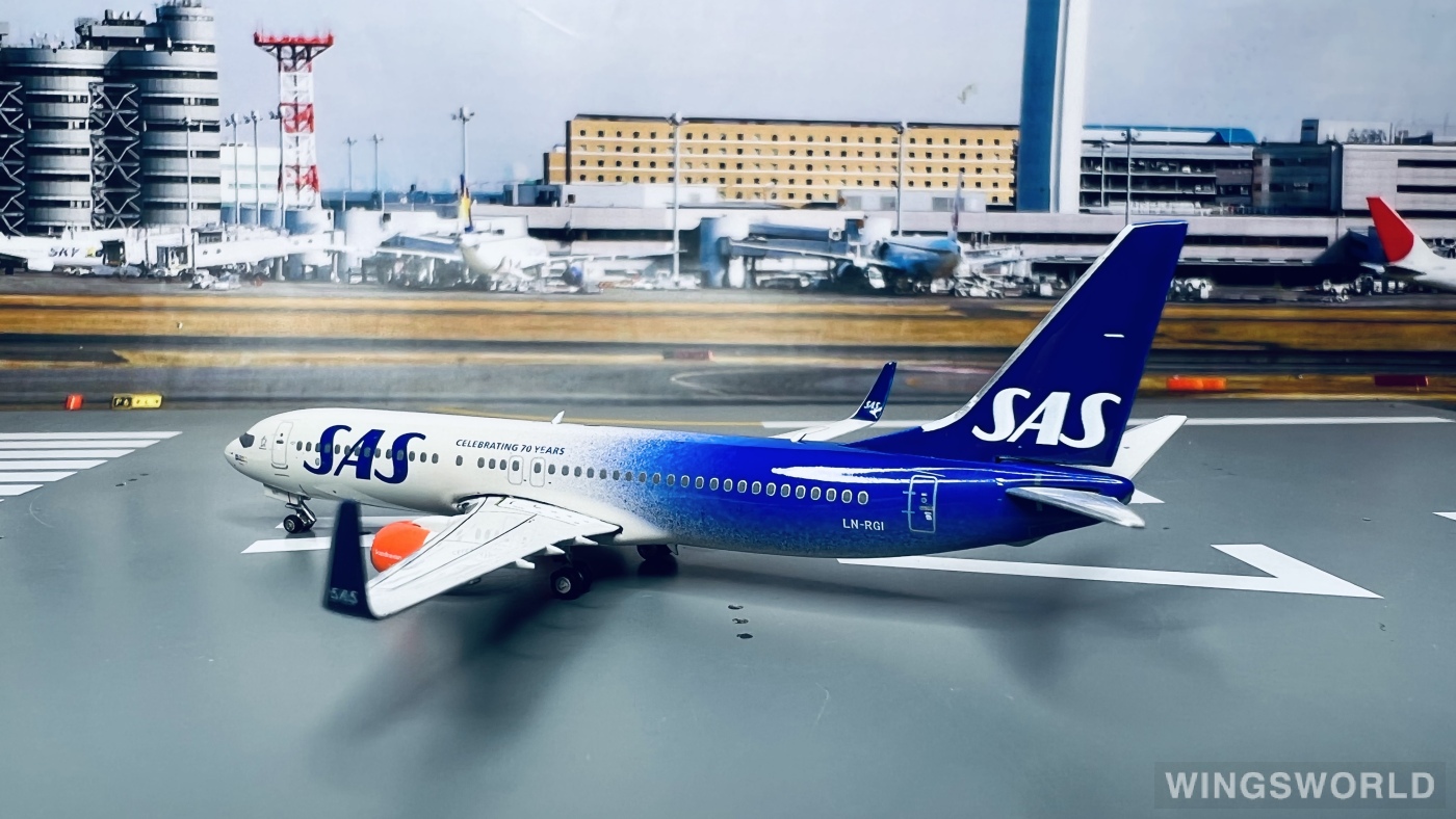 Phoenix 1:400 PH11345 SAS 北欧航空 Boeing 737-800 LN-RGI