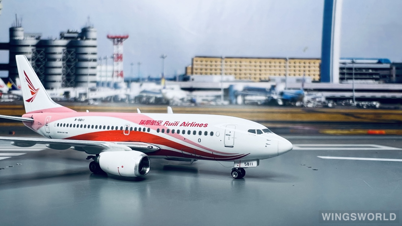 Phoenix 1:400 PH11013 Ruili Airlines 瑞丽航空 Boeing 737-700 B-5811