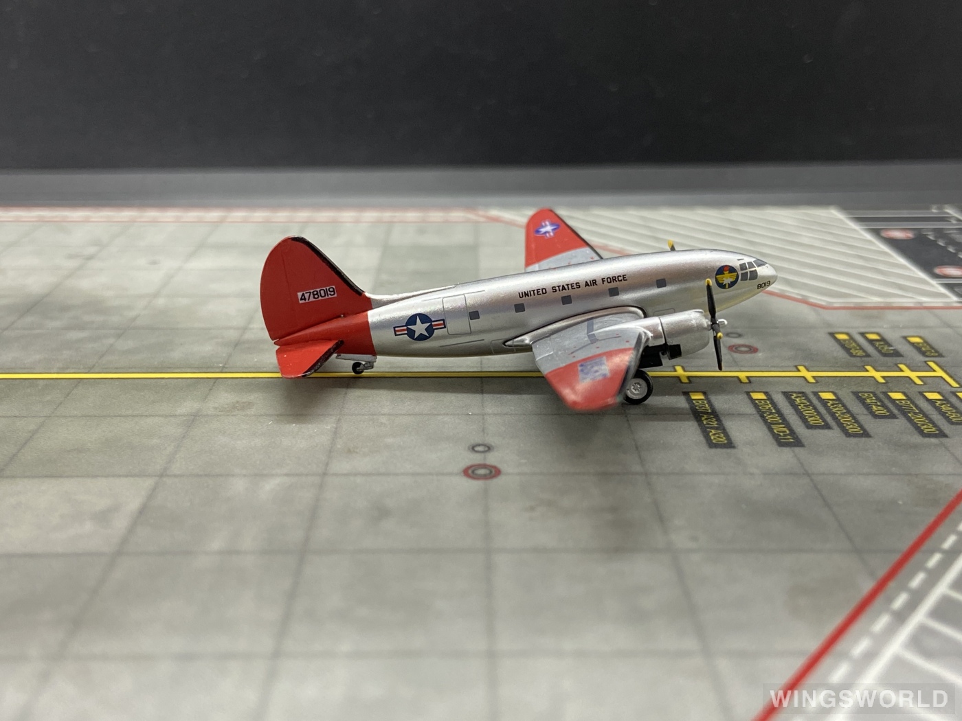 AeroClassics 1:400 AC411008 USAF 美国空军 Curtiss C-46 Commando 478019
