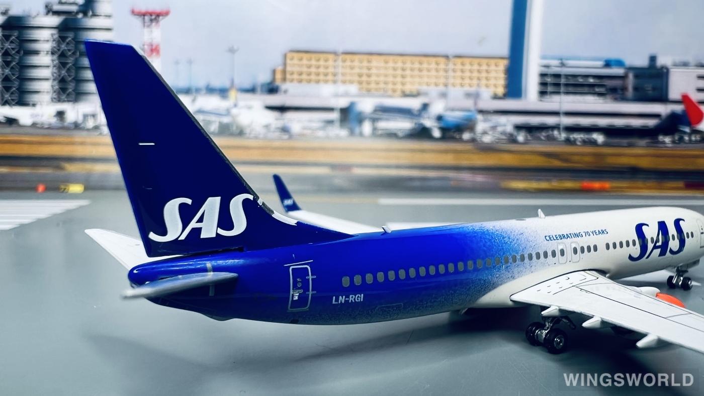 Phoenix 1:400 PH11345 SAS 北欧航空 Boeing 737-800 LN-RGI