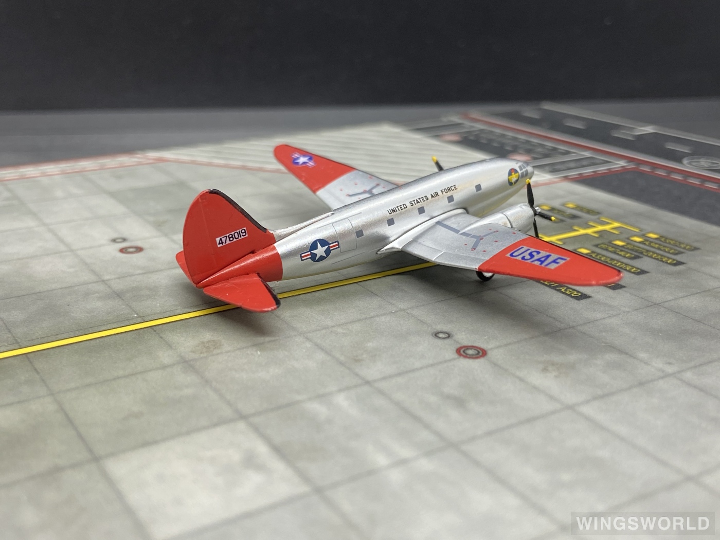 AeroClassics 1:400 AC411008 USAF 美国空军 Curtiss C-46 Commando 478019