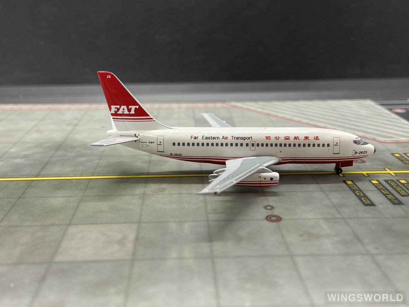 AeroClassics 1:400 ACB2625 FAT 远东航空 Boeing 737-200 B-2625