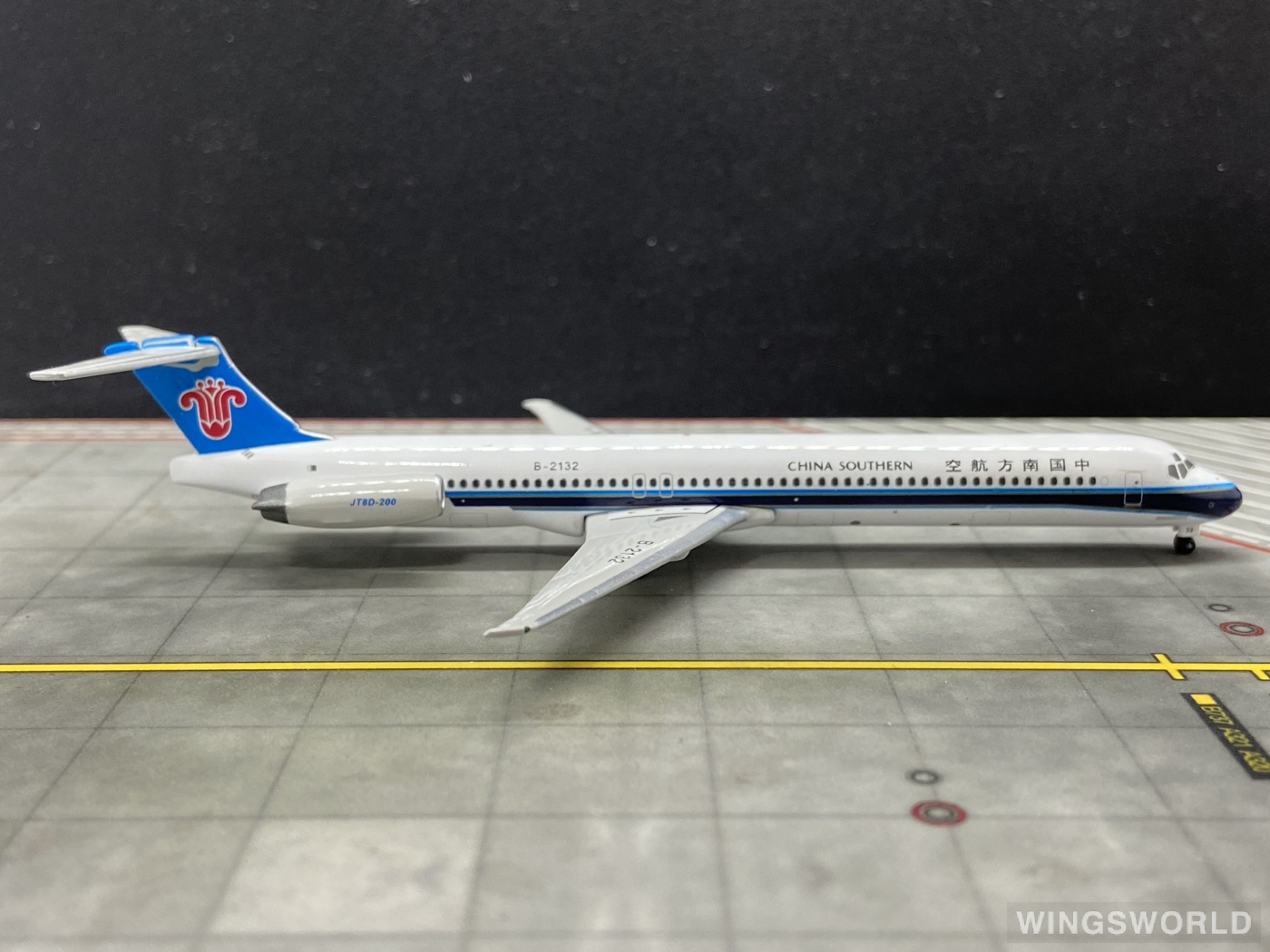 Phoenix 1:400 PH10275 China Southern 中国南方航空 McDonnell Douglas MD-82 B-2132