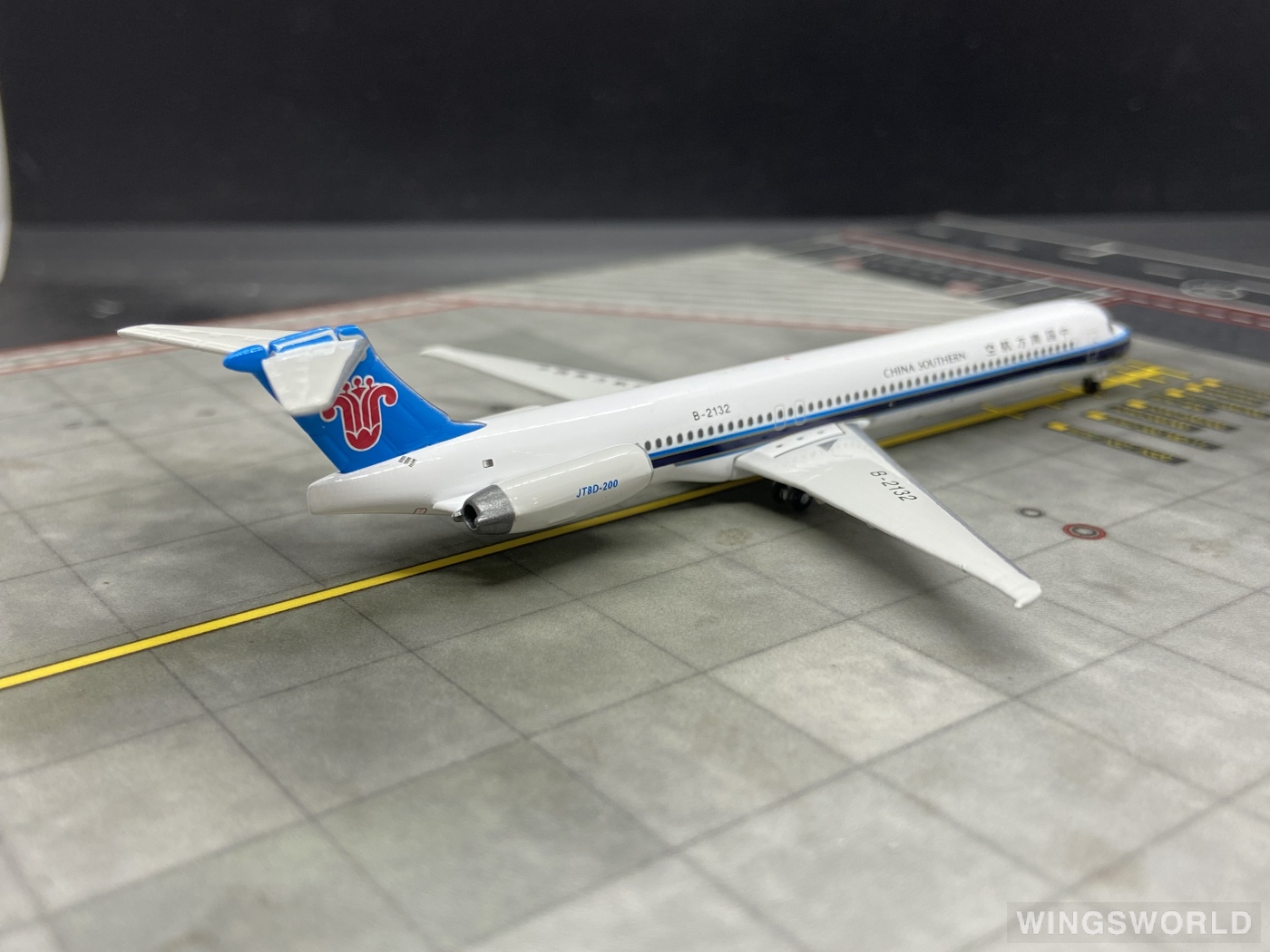 Phoenix 1:400 PH10275 China Southern 中国南方航空 McDonnell Douglas MD-82 B-2132